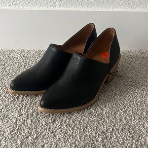 Black leathered booties